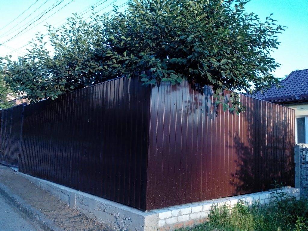 Купить забор из профнастила Днепр. Изготовление заборов — Заборный Мастер